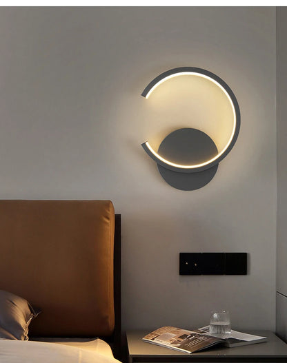 Moderne LED-Wandleuchte – Schwarz, Weiß und Gold – Elegante Beleuchtung für Wohnzimmer, Schlafzimmer und Gänge