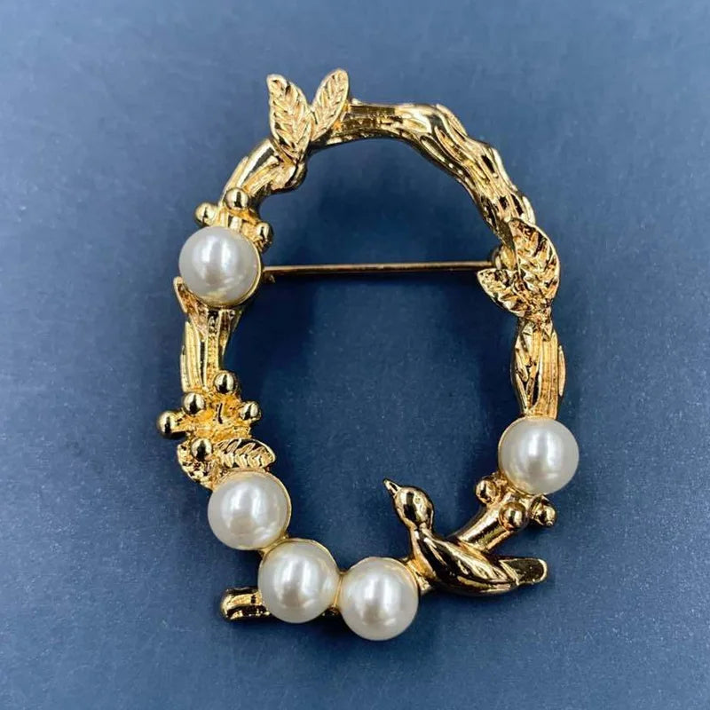 Elegant Baroque Pearl Pendant Brooches – Vintage Gold-Finished Palace-Inspired Pins for Women