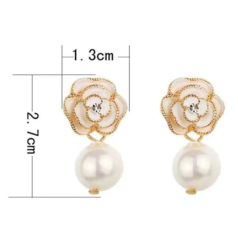 Elegant Designer Imitation Pearl Camellia Charm Dangle Earrings for Women – Refined and Stylish Accessory for Any Occasion