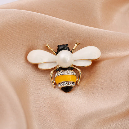 Charming Rhinestone Bee Brooch with Pearl Accent – Elegant Insect-Themed Party Accessory