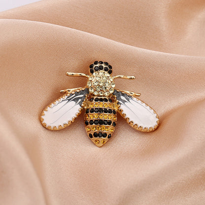 Charming Rhinestone Bee Brooch with Pearl Accent – Elegant Insect-Themed Party Accessory