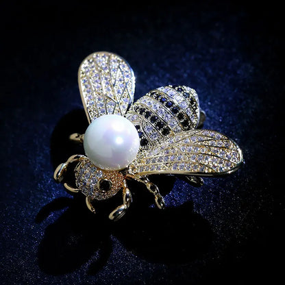 Elegant Crystal Bee Brooch for Women – Delicate Rhinestone Pin Jewelry Gift for Girls