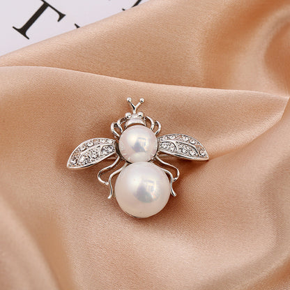 Charming Rhinestone Bee Brooch with Pearl Accent – Elegant Insect-Themed Party Accessory