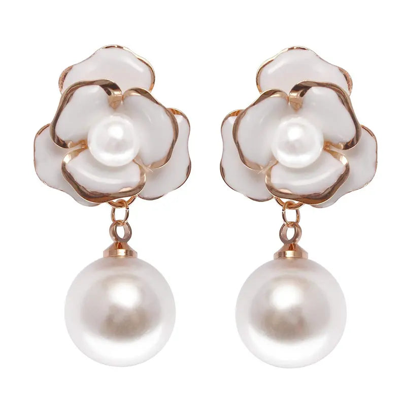 Elegant Designer Imitation Pearl Camellia Charm Dangle Earrings for Women – Refined and Stylish Accessory for Any Occasion