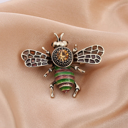 Charming Rhinestone Bee Brooch with Pearl Accent – Elegant Insect-Themed Party Accessory