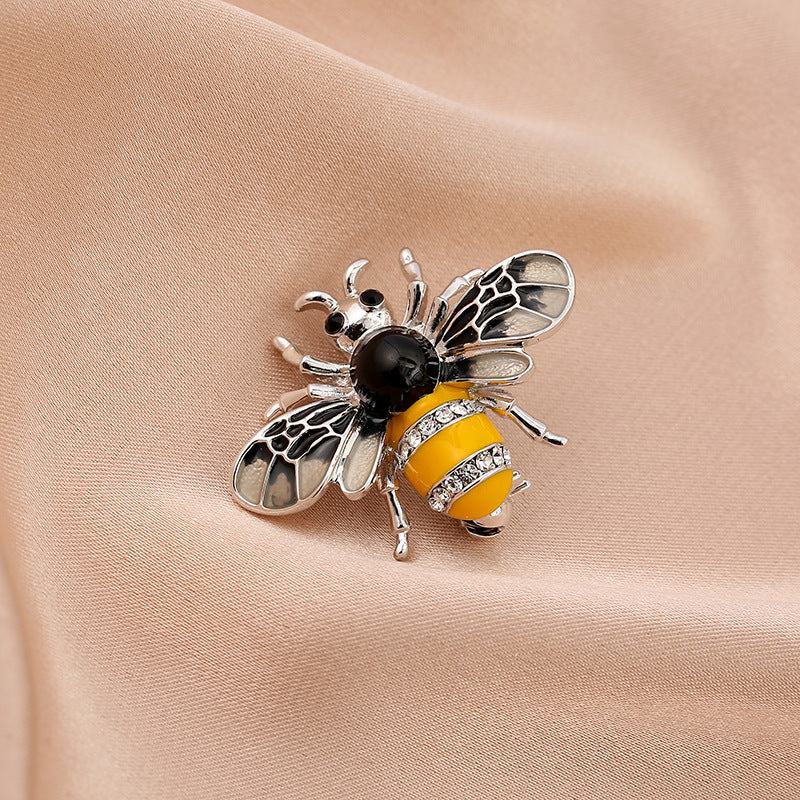 Charming Rhinestone Bee Brooch with Pearl Accent – Elegant Insect-Themed Party Accessory