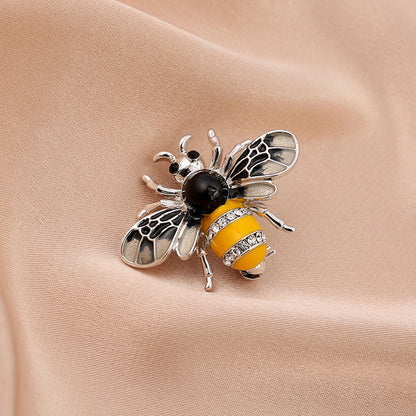 Charming Rhinestone Bee Brooch with Pearl Accent – Elegant Insect-Themed Party Accessory