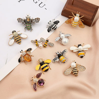 Charming Rhinestone Bee Brooch with Pearl Accent – Elegant Insect-Themed Party Accessory