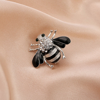 Charming Rhinestone Bee Brooch with Pearl Accent – Elegant Insect-Themed Party Accessory