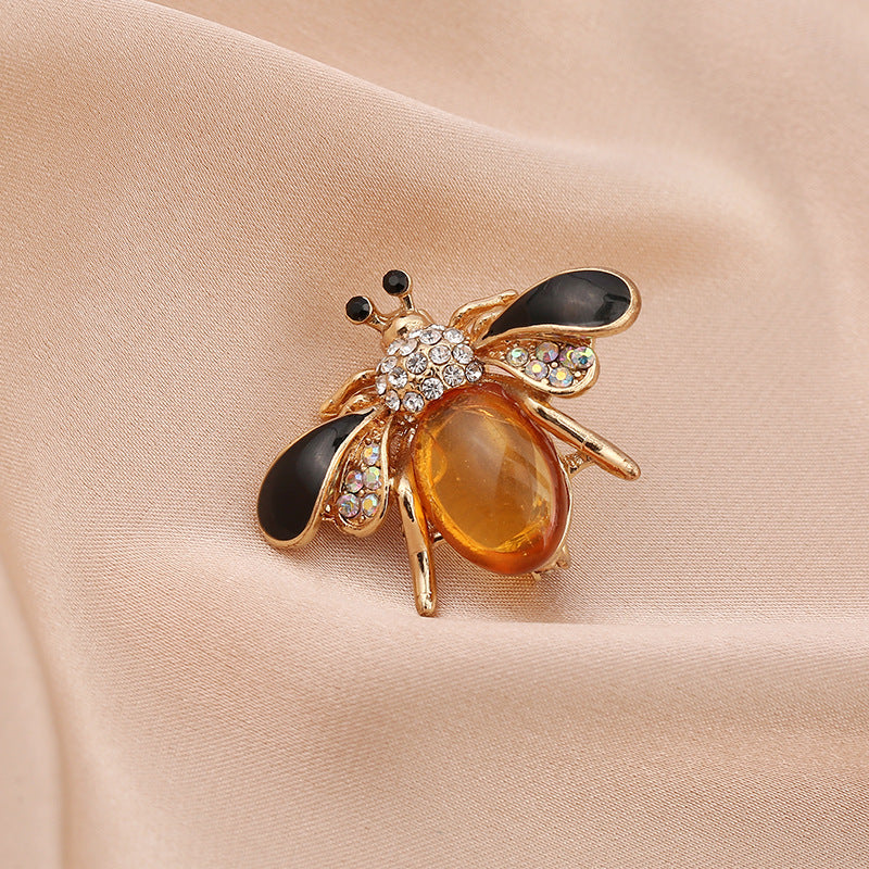 Charming Rhinestone Bee Brooch with Pearl Accent – Elegant Insect-Themed Party Accessory