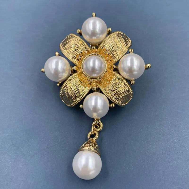 Elegant Baroque Pearl Pendant Brooches – Vintage Gold-Finished Palace-Inspired Pins for Women