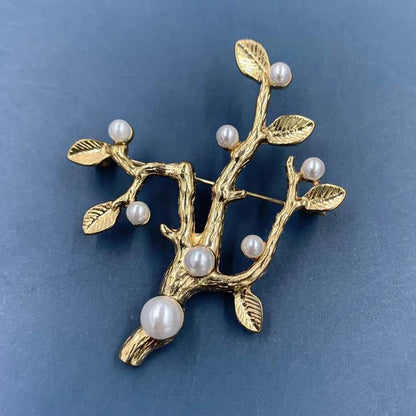 Elegant Baroque Pearl Pendant Brooches – Vintage Gold-Finished Palace-Inspired Pins for Women