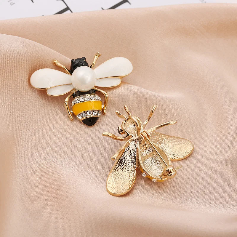 Charming Rhinestone Bee Brooch with Pearl Accent – Elegant Insect-Themed Party Accessory