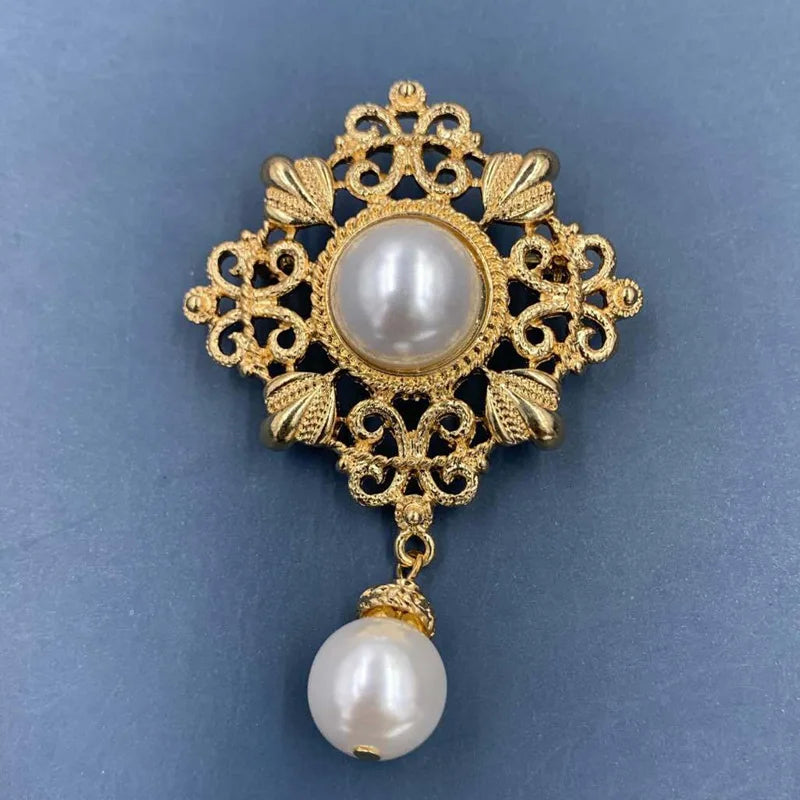 Elegant Baroque Pearl Pendant Brooches – Vintage Gold-Finished Palace-Inspired Pins for Women