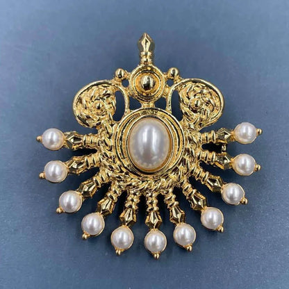 Elegant Baroque Pearl Pendant Brooches – Vintage Gold-Finished Palace-Inspired Pins for Women