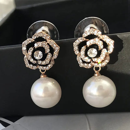 Elegant Designer Imitation Pearl Camellia Charm Dangle Earrings for Women – Refined and Stylish Accessory for Any Occasion