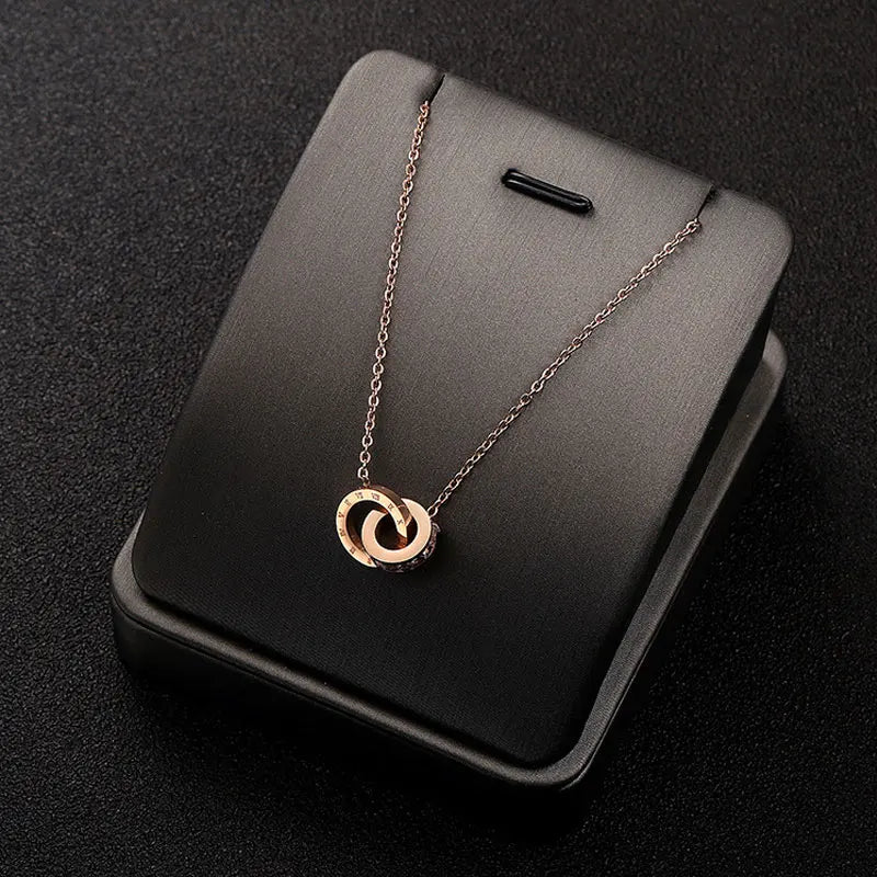 Elegant Luxury Titanium Steel Pendant Necklace for Women with Classic Roman Numerals – High-End Jewelry Piece for Sophisticated Taste