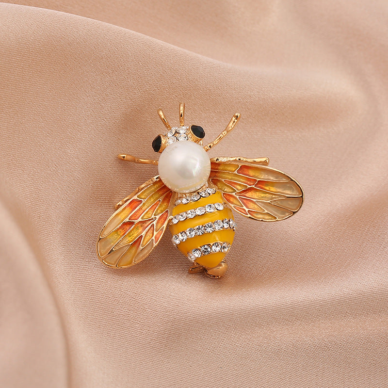 Charming Rhinestone Bee Brooch with Pearl Accent – Elegant Insect-Themed Party Accessory