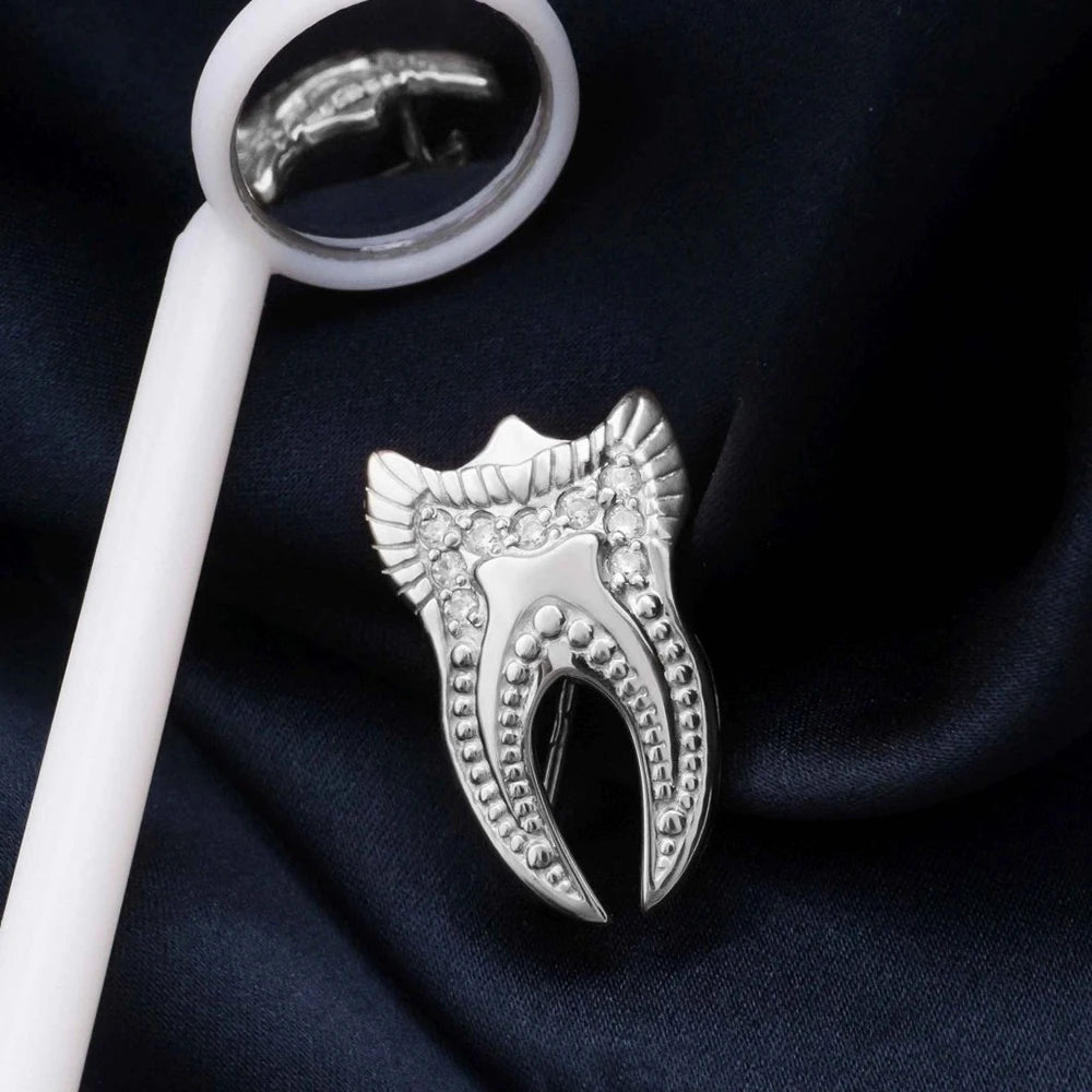 Elegant Dental Tooth Brooch Pin for Medical Professionals – Perfect Jewelry Gift for Dentists, Nurses, and Healthcare Workers