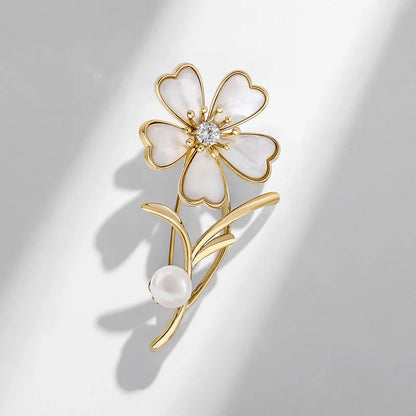 Elegant Shell Flower Pearl Brooch Pin for Women – High-Quality, Exquisite Jewelry for Suits, Casual Wear, and Special Occasions