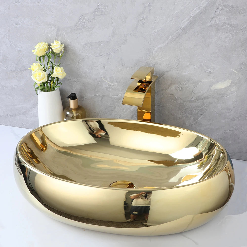 Luxuriöses 23-Zoll-Waschbecken mit goldenem Wasserfall-Wasserhahn – Überbauwaschbecken aus ovaler Keramik in modernem Design