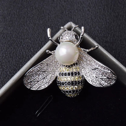 Elegant Crystal Bee Brooch for Women – Delicate Rhinestone Pin Jewelry Gift for Girls