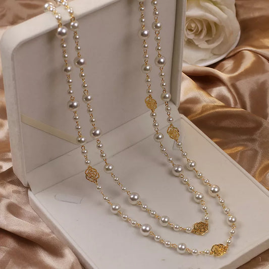 Elegant vintage-inspired double-layered necklace featuring a beautiful camellia flower design with pearls. Perfect for adding a touch of sophistication to any outfit, ideal for parties and formal events